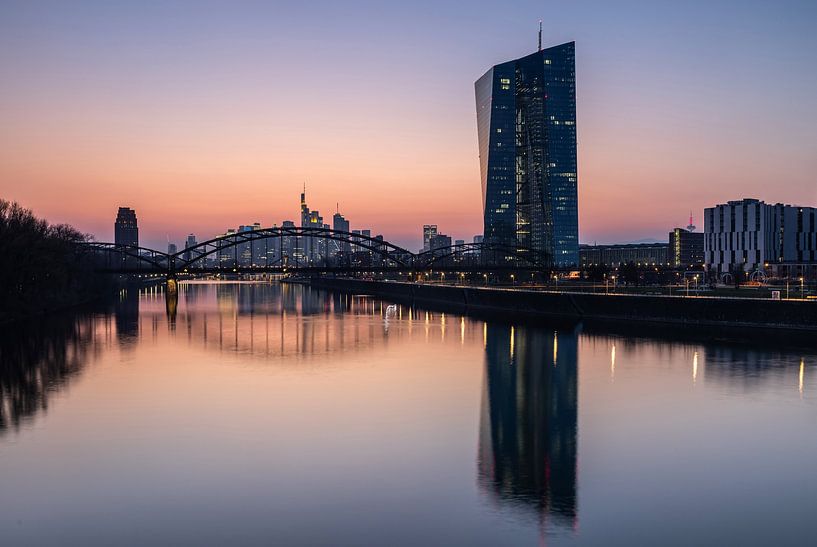 Frankfurt am Main Sonnenuntergang - Skyline und Europäische Zentralban von Frank Herrmann