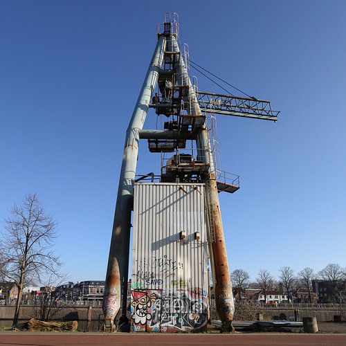 De losinstallatie van de voormalige Cereol fabriek in Utrecht in kleur.