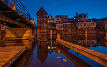 Gorinchem Reflexionszentrum Abendfotografie Blaue Stunde Altstadt