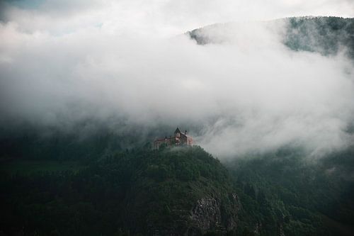Het kasteel in de wolken
