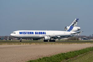 Een McDonnell Douglas MD-11 van Western Global. van Jaap van den Berg