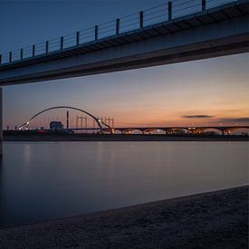 Zaligebrug, Nijmegen bij zonsondergang van Robbert van Rijsewijk