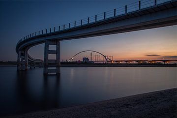 Zaligebrug, Nijmegen bij zonsondergang van Robbert van Rijsewijk