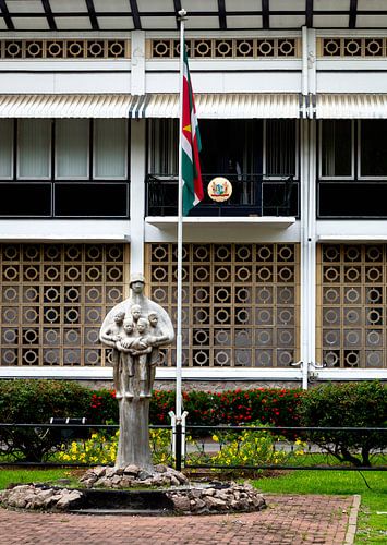 Monument, Mama Sranan in Paramaribo