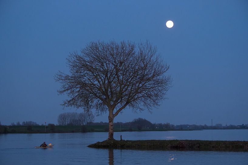 Moon over river Lek by Moetwil en van Dijk - Fotografie