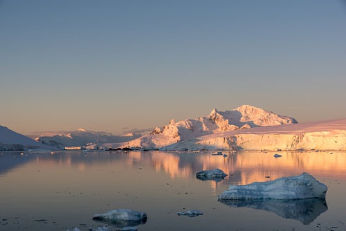 Goldene Stille in Paradise Bay, Antarktis
