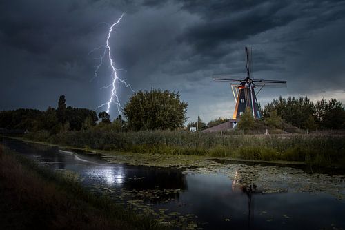 Le Moulin du Cygne avec les éclairs et le tonnerre à Vinkel