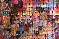 Slippers op de Soukh in Luxor van Philip Nijman thumbnail