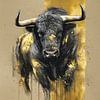 Stier in Schwarz und Gold von ARTemberaubend