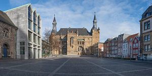 Stadhuis van Aken in het ochtendlicht