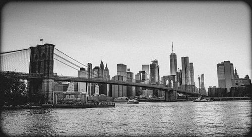 Brooklyn Bridge met skyline van Lower Manhattan, VS