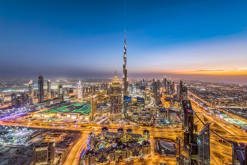Dubai skyline van Dieter Meyrl