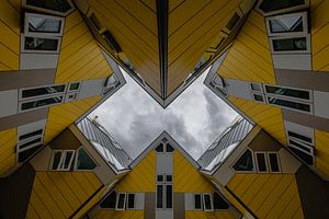 Donkere Wolken boven de Kubuswoningen in Rotterdam van Martijn Smeets