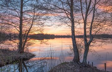 Rustig water tijdens zonsondergang van Marcel Kerdijk