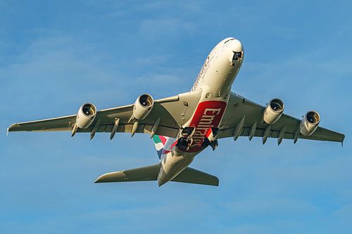L'Airbus A380 d'Emirates (A6-EDJ) a décollé à destination de Dubaï.