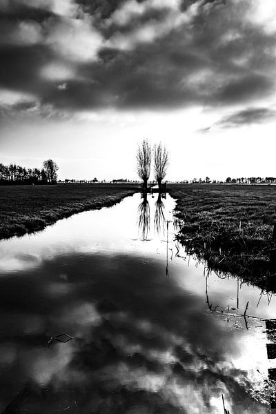 Vlist Zuid Holland, black white, zwart wit, landschap, l;andscape, clouds. van Frank Slaghuis