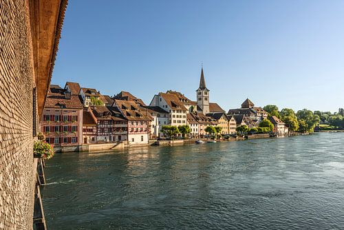 Historische binnenstad van Diessenhofen aan de Hochrhein met houten brug