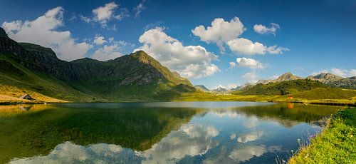 Alpenbergsee Lago Cadagno im Val Piora Tessin Schweiz