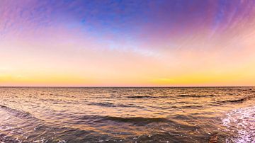 Sunset at the ocean van Günter Albers