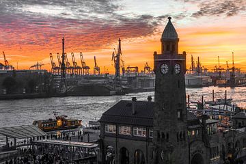 Landungsbrücken in Hamburg bij zonsondergang van Andrea Gaitanides - Fotografie mit Leidenschaft