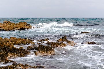 Zee op rotsen van Arie-Jan Eelman