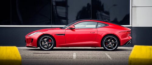 Rode jaguar F type coupe V6 s by Ansho Bijlmakers