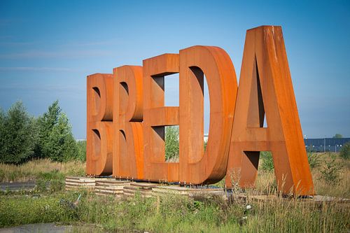BREDA letters in kleur