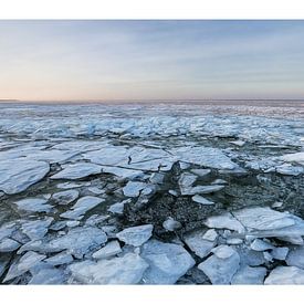 Glace rampante au lever du soleil 1 sur Hans Soowijl