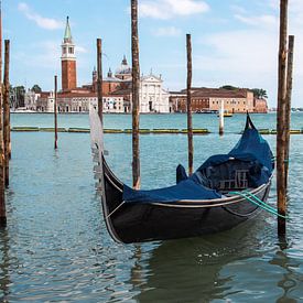 Grachten en gondel van Venetie, Italie van Marco Leeggangers