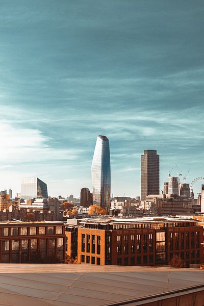 London by Hello Pompoyo