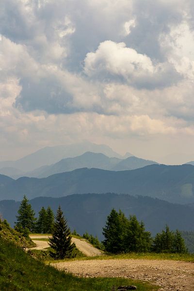 Uitzicht na wandeling op de Goldeckstrasse, Oostenrijk von Jani Moerlands