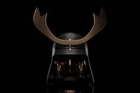 Samurai-helm in dramatisch low key licht