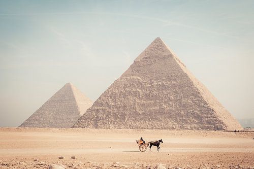 De Solitaire Ruiter – Paard en Wagen bij de Egyptische Piramiden