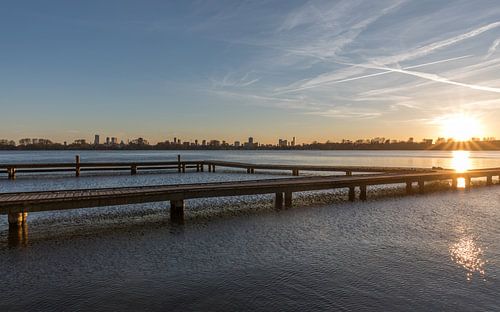 De zonsondergang bij de Kralingse Plas in Rotterdam