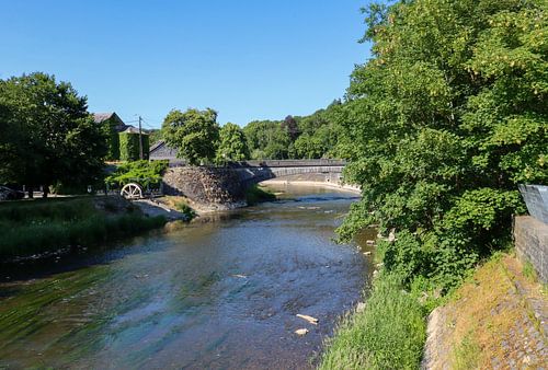 De watermolen en brug