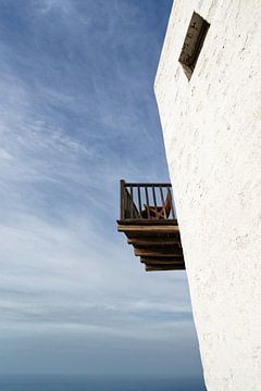Mittelmeer - Balkon an einem weißen Gebäude