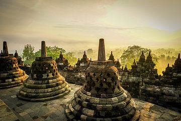 Zonsopkomst Borobodur op Java van Sven Hulsman