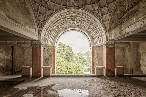 Verlaten gebouwen met prachtige architectuur