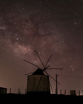 Windmühle unter der Milchstraße in Portugal von Ewold Kooistra