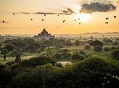 Coucher de soleil sur le champ du temple à Bagan, Myanmar par Shanti Hesse Aperçu