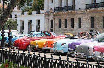 Oldtimers in Havana in Cuba by Tineke Mols