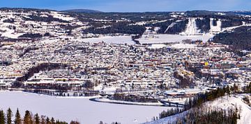 Uitzicht over winters Lillehammer, Noorwegen van Adelheid Smitt
