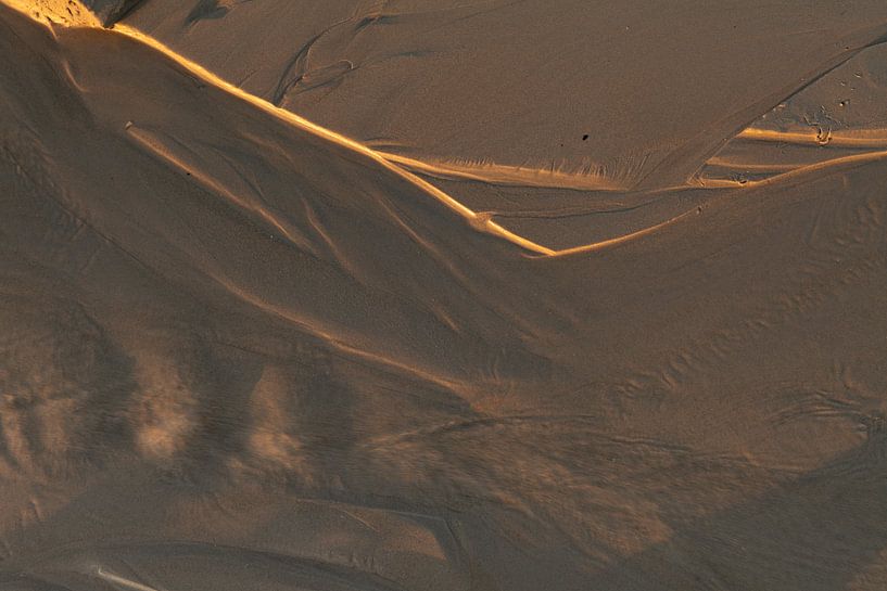 Grooved by wind and tide by André Post