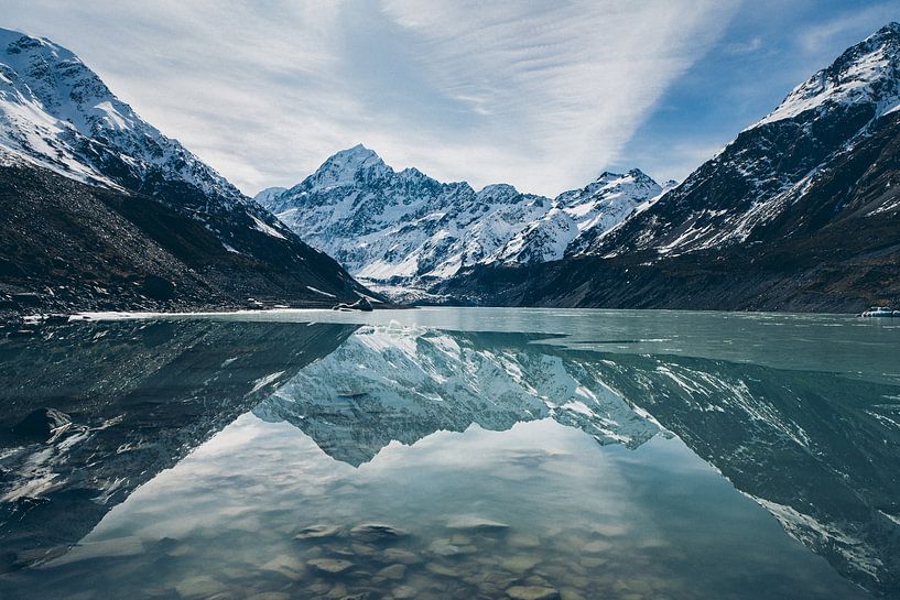 Mount Cook reflected in Hooker Lake, New Zealand by Mark Wijsman