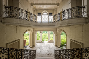 Verlassene Gebäude mit wunderschöner Architektur