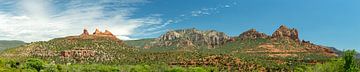 Sedona, Arizona, Amerika, uitzicht op rode bergketens van Inge van den Brande