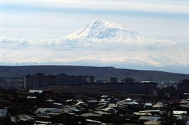 Yerevan and Mount Ararat van Richard Wareham