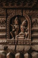 Schnitzereien in einem Tempel in Nepal von Shiva und Parvati