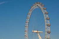London Eye tegen heldere hemel