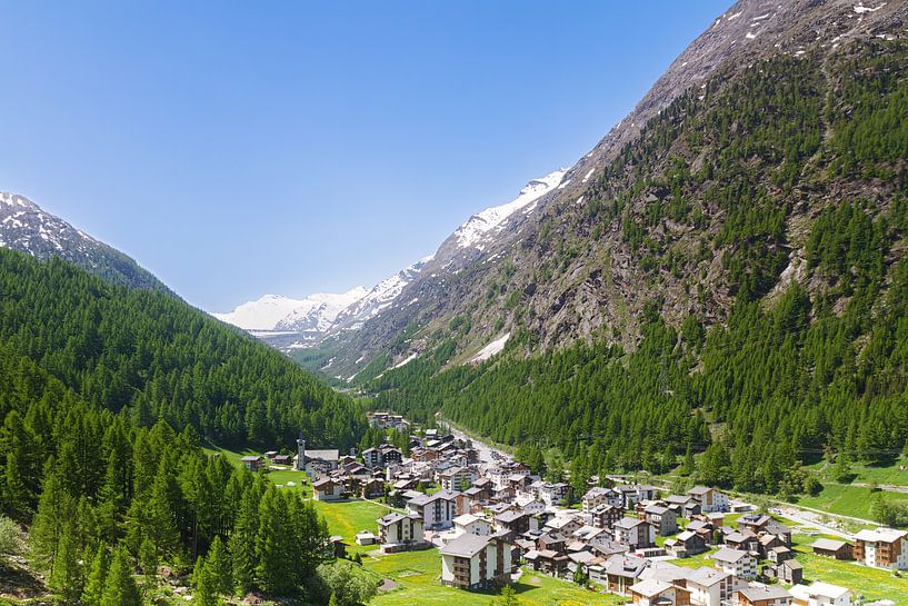 Panorama kijkend over Saas-Almagell, Zwitserland, en omgeving van Justin Suijk